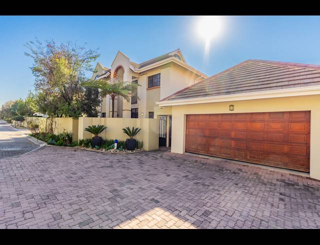 4 BEDROOM HOUSE FOR SALE IN LONEHILL